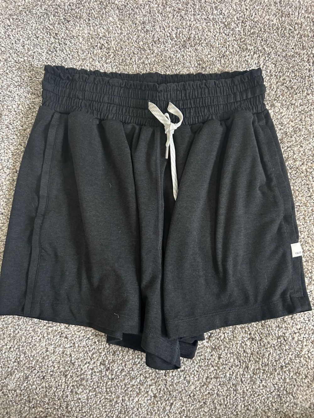 Vuori shorts size small